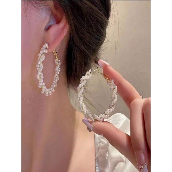 Anthropologie Classy Twisted Pearl Cluster Hoop Earrings - Picture 1 of 1